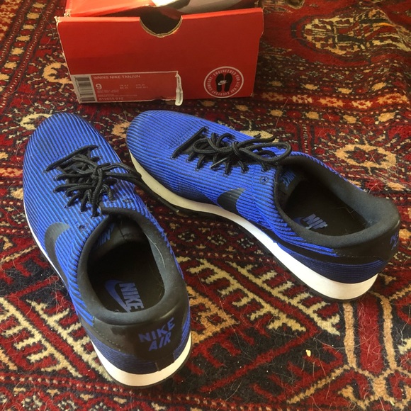 Nike Shoes - Women’s Nike Tanjun size 9